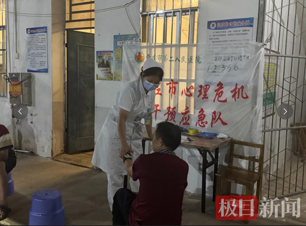宁明一中安置点的医护人员（极目新闻记者摄）