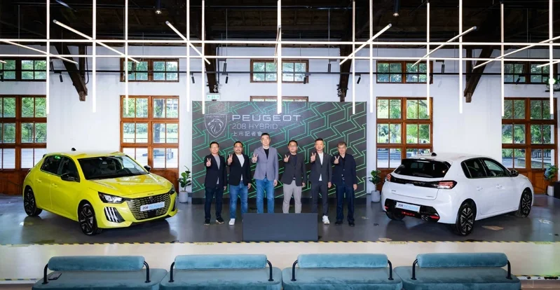 傳承「2」字頭車系歷史地位,現行 PEUGEOT 208 榮獲歐洲年度風雲車、紅點設計大獎與 2022 年歐洲乘用車銷售冠軍肯定。 圖/寶嘉聯合提供