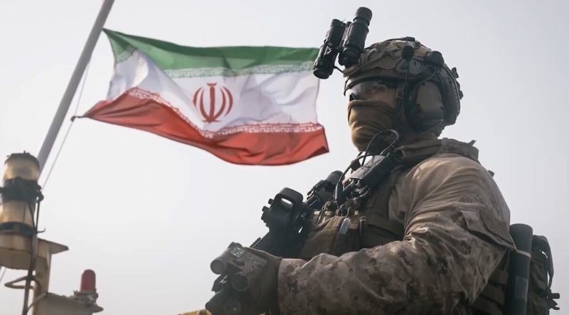 美國中央司令部（CENTCOM）16日繼續對伊朗發動新一波打擊，國防部長赫塞斯則在X發布第11陸戰隊遠征隊（MEU）登上阿曼灣油輪查驗的照片。圖／ 截自 X / Pete Hegseth