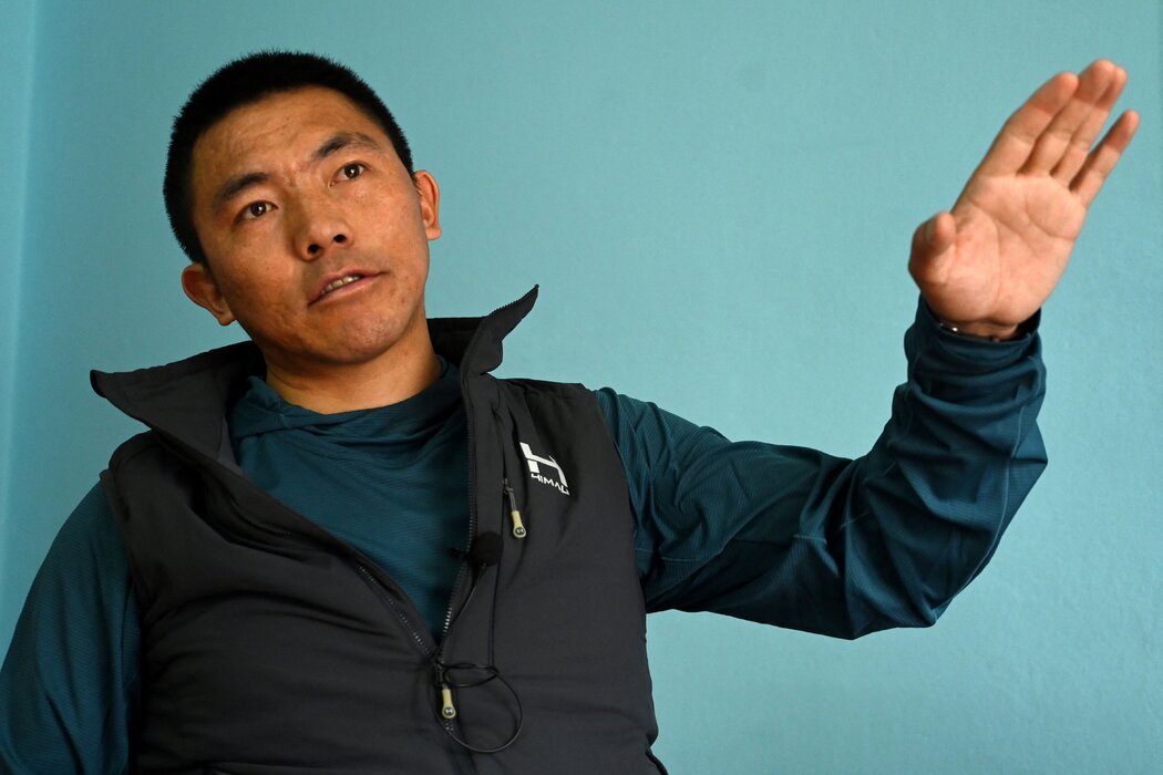 尼泊尔顶尖登山家之一、探险公司Imagine Nepal的创始人明马·加尔杰·夏尔巴。7月底，巴基斯坦喀喇昆仑山脉布洛阿特峰发生雪崩后，他带领探险队找到了遇难者的遗体。