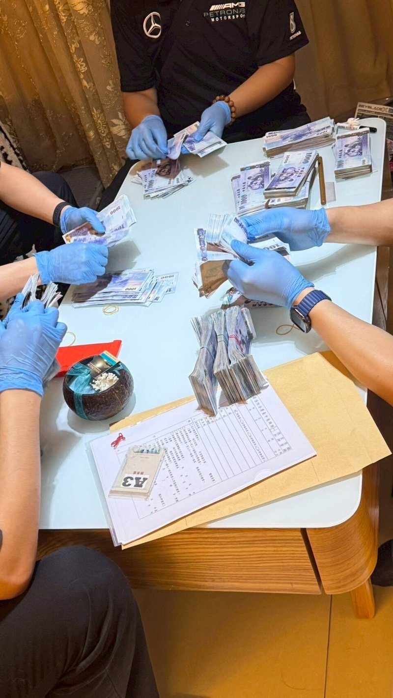 基隆地檢署偵辦將美超微高階AI伺服器運到中港澳地區案件，今晨聲押美超微台灣分公司、青雲公司3名人員，基隆地院審理後，今晚裁定3人收押禁見。記者邱瑞杰／翻攝\`