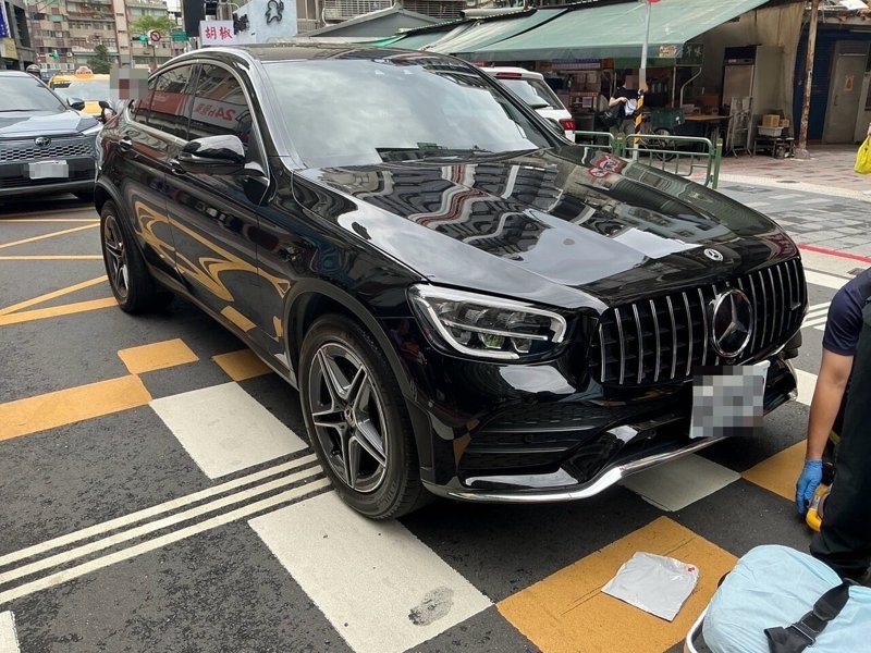 蔡男駕籍正常，現場經警方實施酒測，酒測值為0，肇事車輛僅有輕微車損，確切肇事原因有待釐清。圖／警方提供