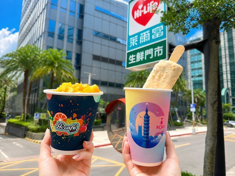 萊爾富夏季必喝清單:Hi café「芒果粒粒煉乳剉冰」、草莓香蕉聖代風味的果C果昔「如蕉似妻」。圖/萊爾富提供提供