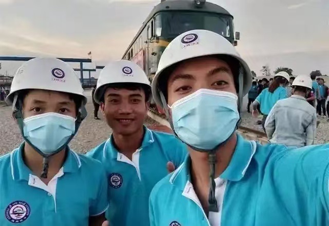 贵阳职业技术学院老挝籍留学生，现服务于中老铁路