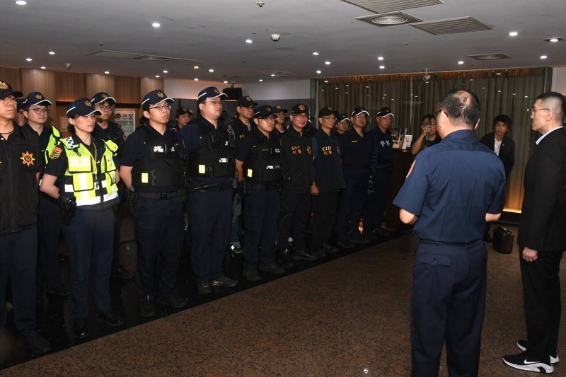警日一前查獲5公斤原料可製7萬顆喪屍煙彈，謝國樑青春專案籲青少年千萬別碰。記者游明煌／翻攝