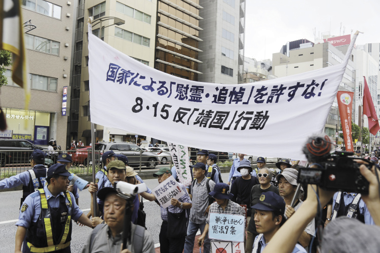 日本政坛“拜鬼”闹剧出现危险动向，专家：照妖镜下，“新型军国主义”已无所遁形