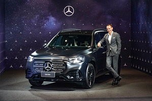 198 萬起無預警突襲！新世代Mercedes-Benz GLB 展開預售 貫穿式尾燈全球同步取消