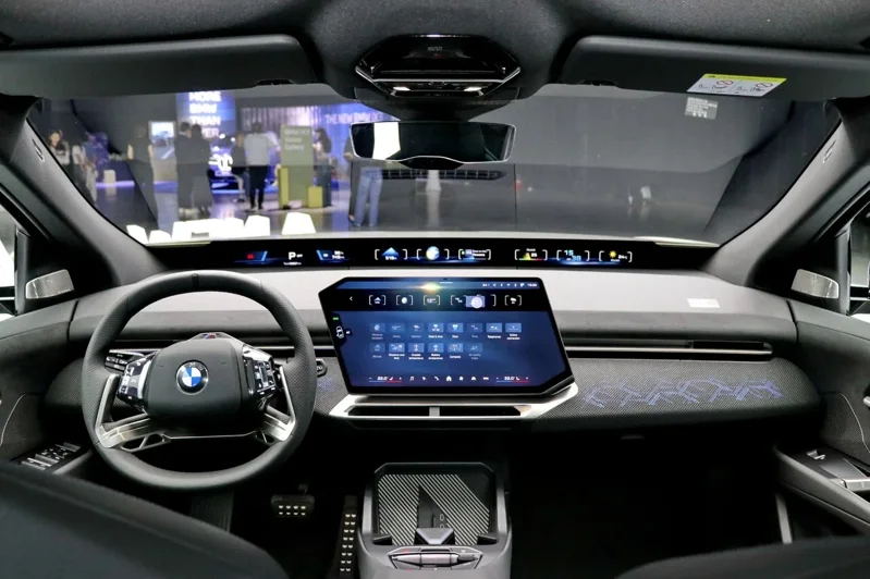BMW iX3 即將於 10 月正式在台上市,總代理汎德日前搶先舉辦媒體預賞。 記者陳威任/攝影