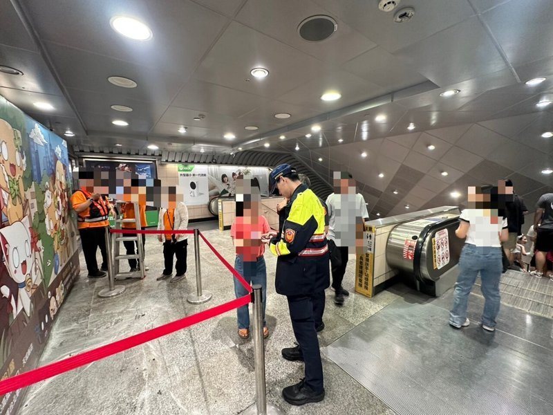 台北車站地下街今天下午發生行動電源燃燒意外。記者翁至成／翻攝