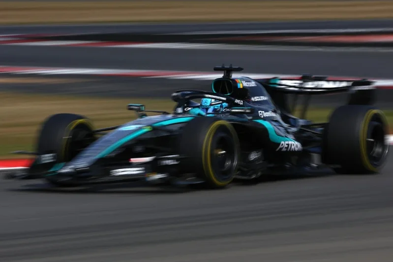 憑藉大膽留場策略的 Mercedes-AMG 車隊 George Russell 最終在主場拿下第二名。 圖/Mercedes-AMG Petronas F1 Team