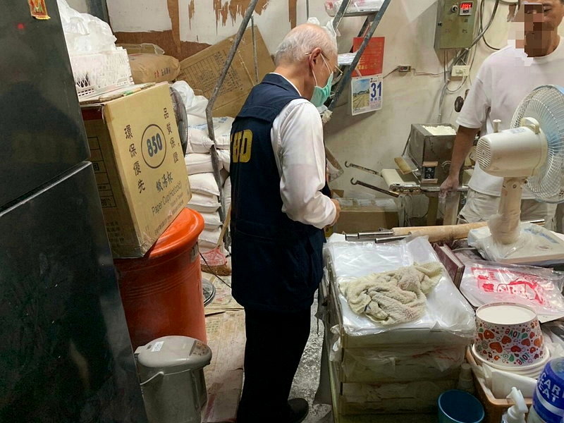衛生局嚴查傳統市場濕麵條製程食安，揪多項缺失，令即起停業改善圖／高雄市衛生局提供