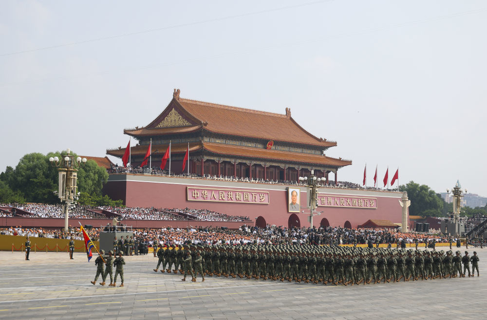 2025年9月3日，纪念中国人民抗日战争暨世界反法西斯战争胜利80周年大会在北京隆重举行。这是军事航天部队方队接受检阅。新华社记者 黄伟 摄