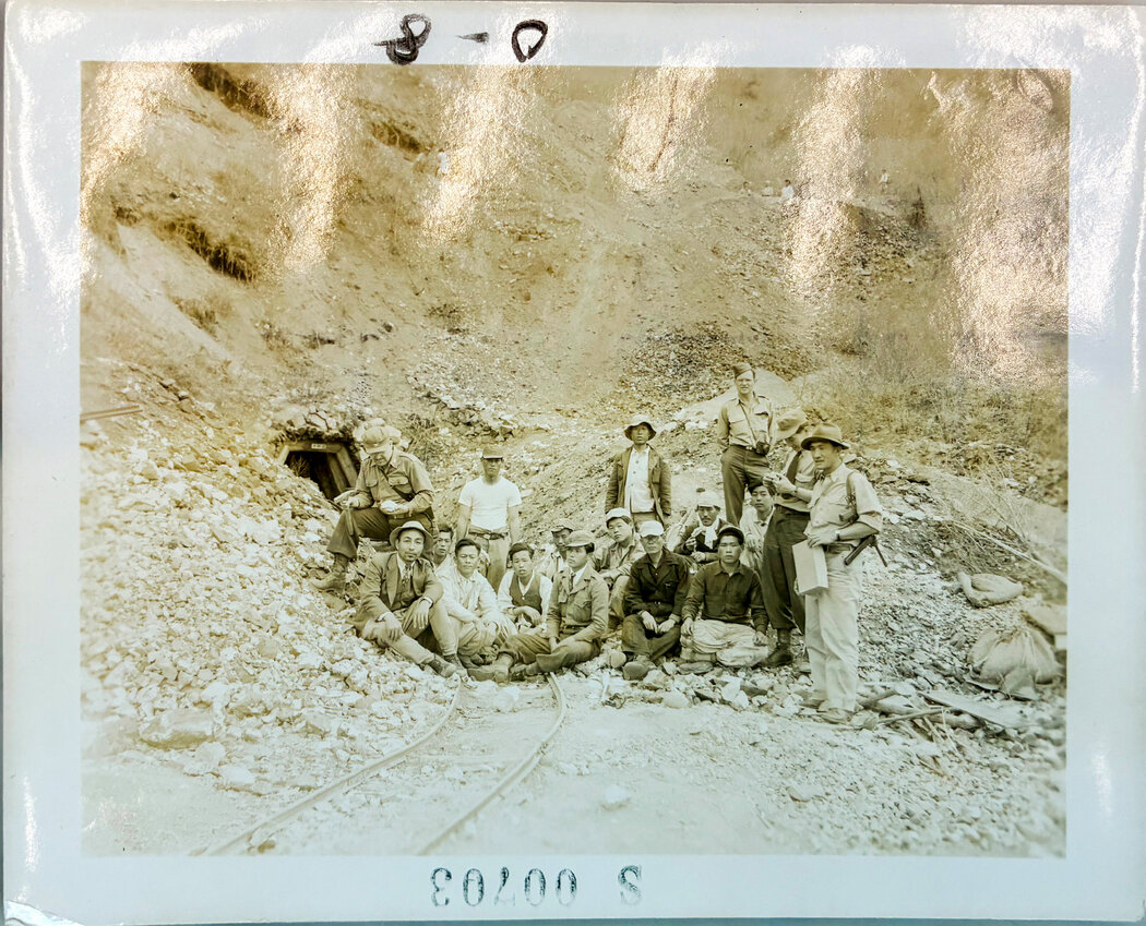 1951年前往上东的美国地质学家。