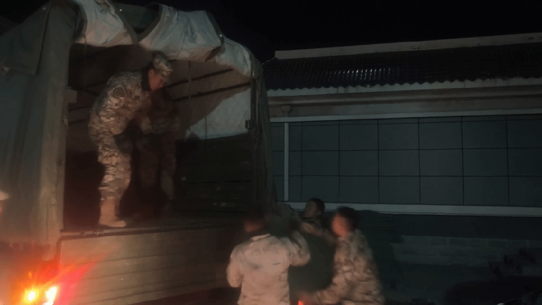 多图丨西藏那曲发生7.0级地震，西部战区官兵连夜救援