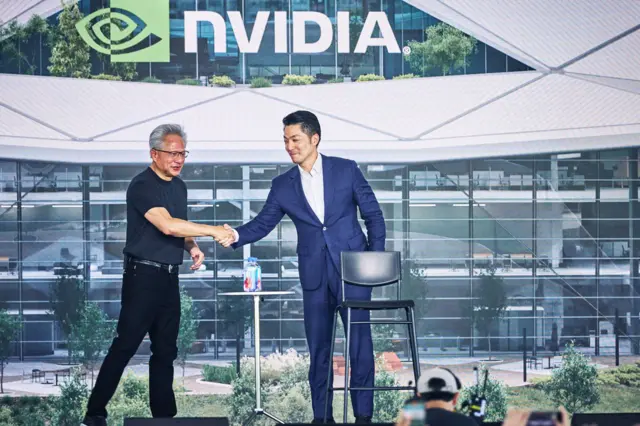 2026年5月27日，辉达（Nvidia）执行长黄仁勋与台北市长蒋万安握手