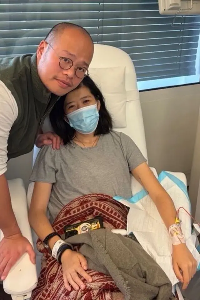 黎崇恩在英国陪伴妹妹黎采抗癌。