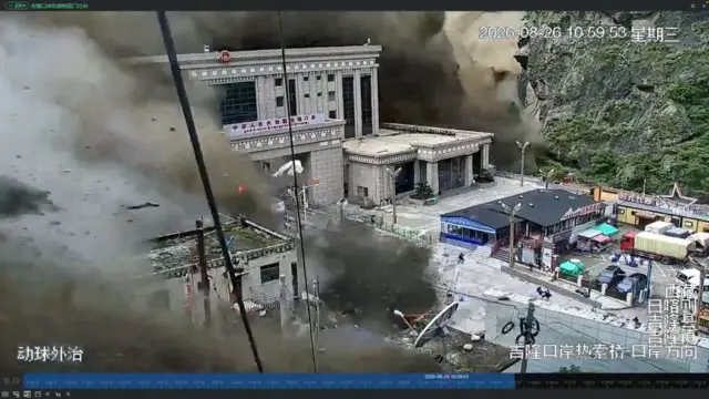 闭路电视拍下冰岩崩泥石流冲击中国西藏日喀则吉隆口岸一刻(26/8/2026)