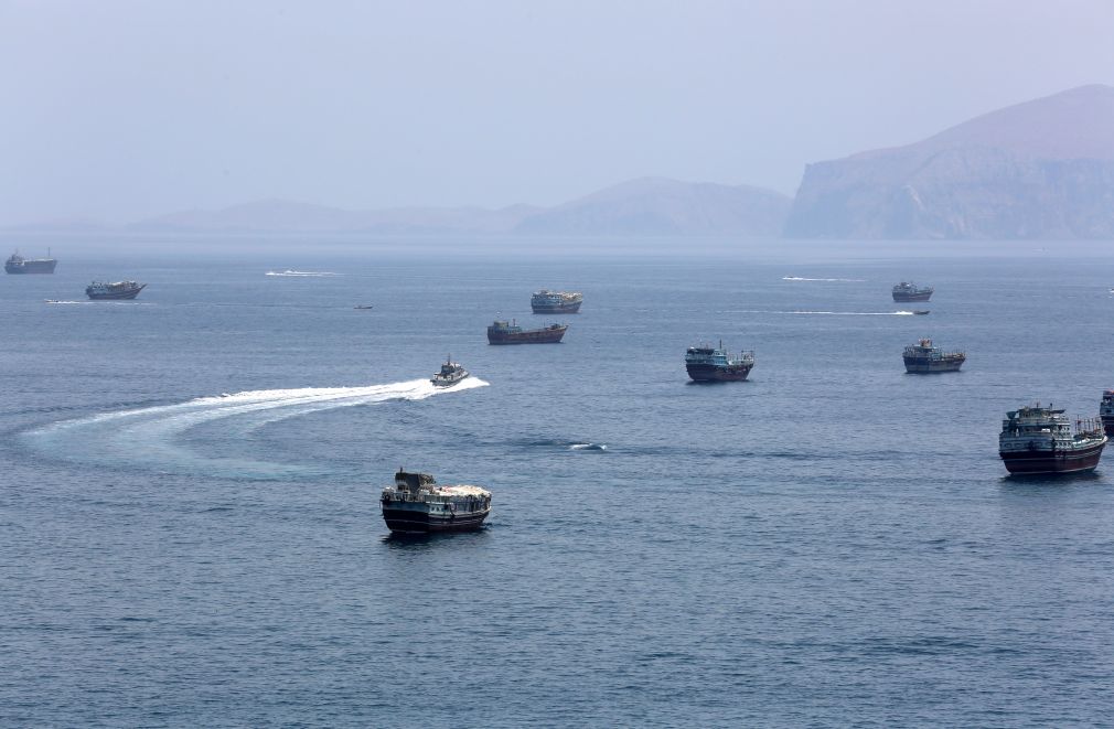 这是6月20日在阿曼北部小镇海塞卜拍摄的霍尔木兹海峡南侧现状。新华社记者温新年摄