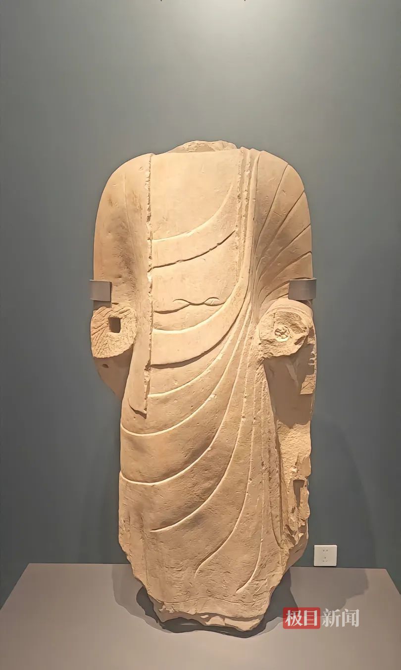 汾阳博物馆展出的佛立像