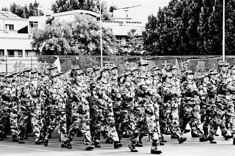 新学年“第一课”：军训炼青春 砥砺育新人