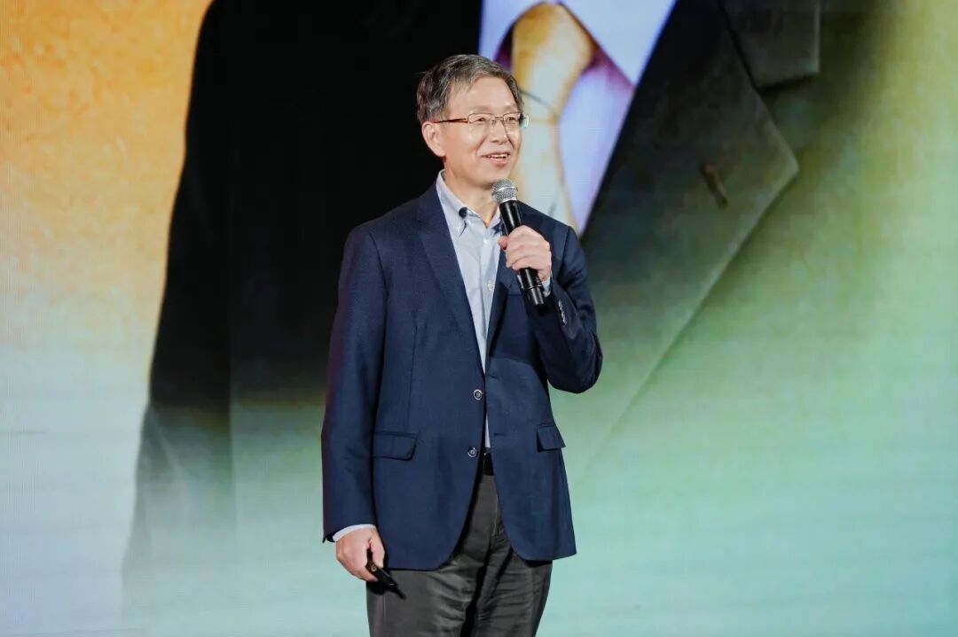 北京大学新闻与传播学院教授胡泳