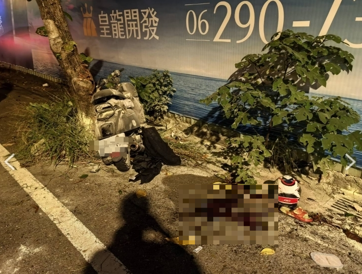 17歲劉姓男子載著17歲王姓女友不明原因於安平區安北路和州平一街交叉路口自撞路樹，兩人傷重雙雙不治。圖／民眾提供