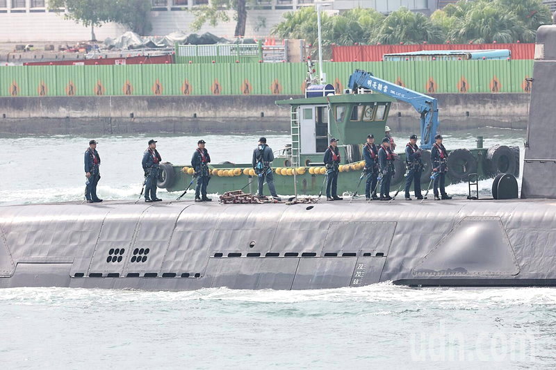 海鯤艦首度展開跨夜測試,即將完成交艦前最後階段。記者劉學聖/攝影