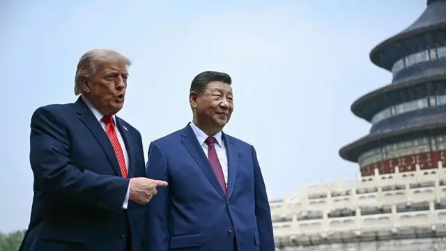 特朗普（左）与习近平（右）在天坛参观（14/5/2026）
