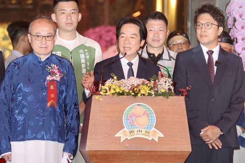 <a href='/search/tagging/2/賴清德' rel='賴清德' data-rel='/2/105093' class='tag'><strong>賴清德</strong></a>總統(中)日前出席指南宮「孚佑帝君成道1146周年大典」,針對內湖淹水暗批蔣萬安。 聯合報系資料照