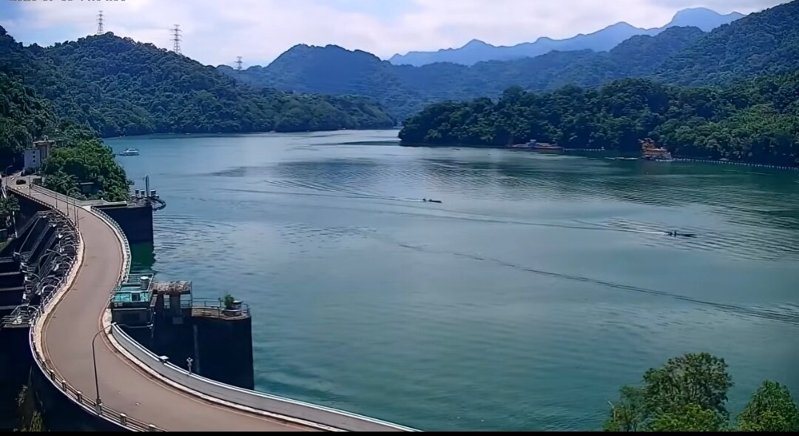 石門水庫3艘抽泥船已提前撤離至安全水域避風。圖／水利署北水分署提供