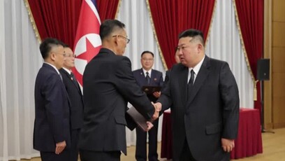 金正恩表彰为强化国防作突出贡献人员