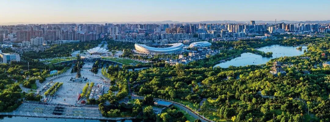 南湖·开滦旅游景区及附近城市景观是唐山承载历史文脉、彰显良好生态、展示发展质效的亮丽名片。本版图/唐山市委宣传部供