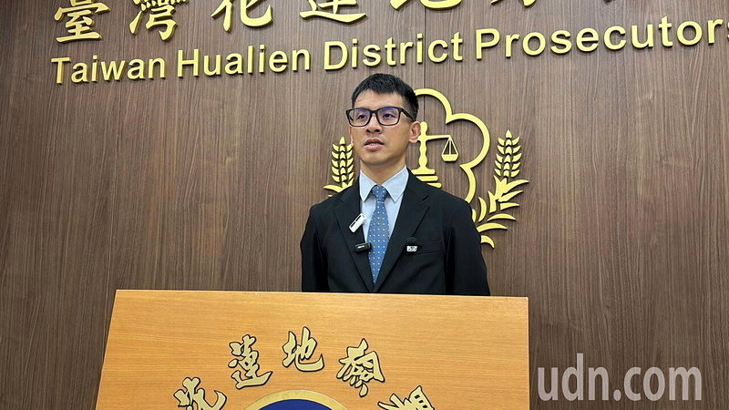 花蓮地檢署主任檢察官廖榮寬表示,縣府社會處長陳加富以40萬元交保外,另莊姓前約雇人員以5萬7000元交保。記者王思慧/攝影