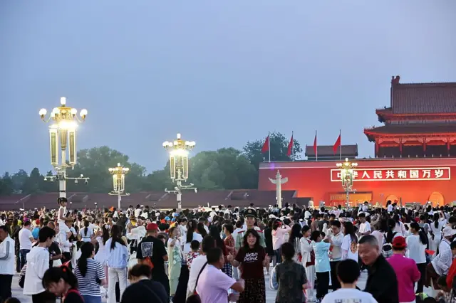 7月1日是香港移交主权的日子,同样是中国共产党成立的纪念日。