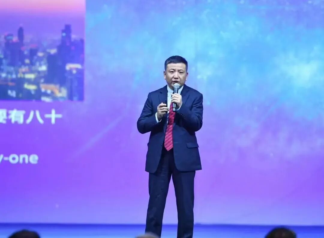 正在讲解研发思路的朱一明