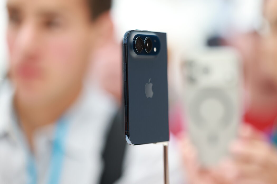 周三,苹果还推出了传统型号的新款iPhone。