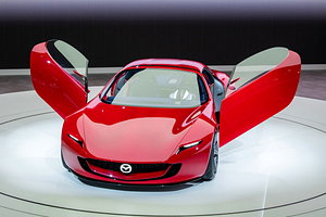 Mazda 申請專利曝光！蝶翼門與縱置四缸配置，專注車身剛性與安全結構