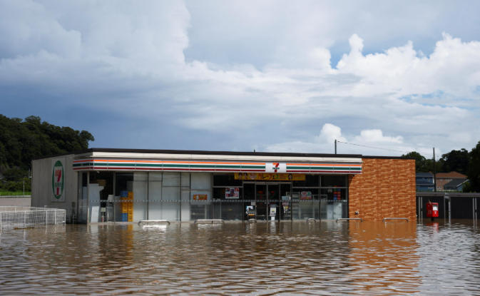 日本千叶县破纪录暴雨酿洪灾，40万人受灾8人死亡