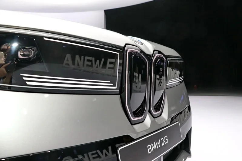 BMW iX3 即將於 10 月正式在台上市,總代理汎德日前搶先舉辦媒體預賞。 記者陳威任/攝影
