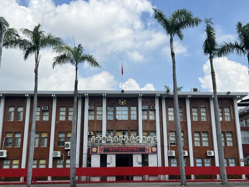 豐原廟東夜市今晚有二名攤商爆肢體衝突，豐原警分局偵辦。記者游振昇／攝影