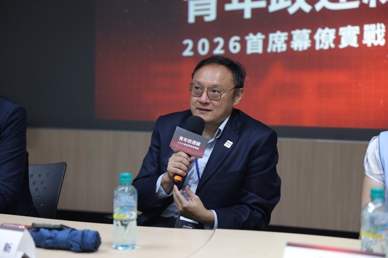 台中市副市長鄭照新說，自己和陳偉杰是國會助理出身，呂家愷和葉元之都曾是新北市政府幕僚，黃心華則是智庫資深研究員，大家都擔任過很長時間幕僚角色，也因為幕僚經驗歷練才能勝任現在職務，鼓勵年輕學員挑戰更好的自己。圖／新北市議員陳偉杰提供